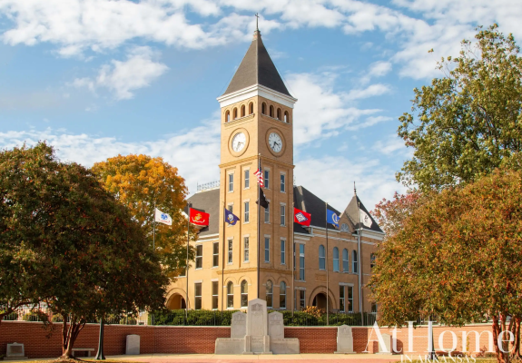 Saline County Courthouse in Benton AR